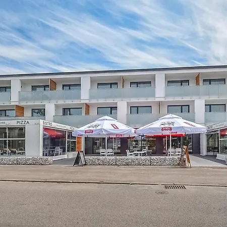 2 Bedroom In بيت للعطل *